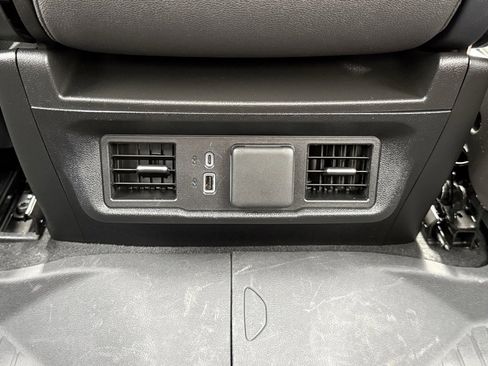 Used 2025 Chevrolet Silverado 1500 LT image 31