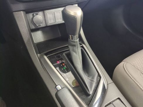 Used 2015 Toyota Corolla LE image 19