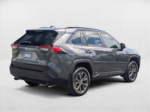 Used 2023 Toyota RAV4 XLE Premium image 5