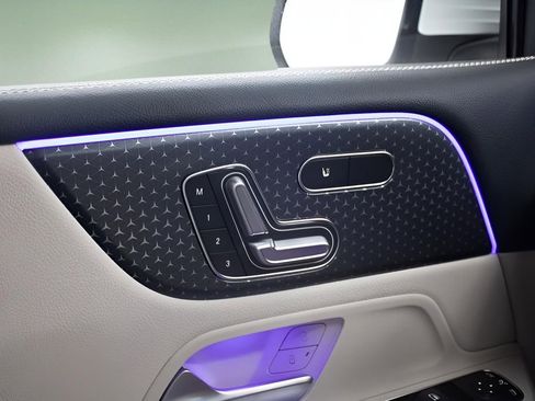 Used 2025 Mercedes-Benz GLB 250 image 18