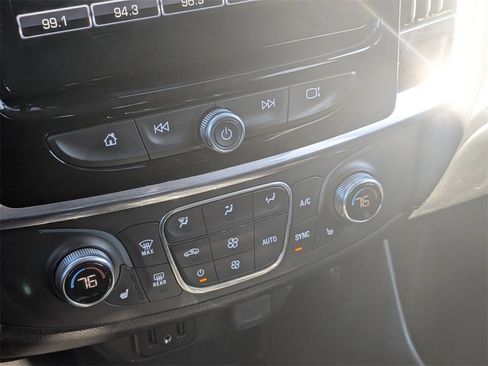 Used 2019 Chevrolet Traverse LT image 24