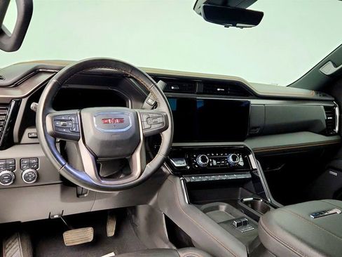 Used 2025 GMC Sierra 2500 AT4 w/ AT4 Premium Plus Package AWD/4WD image 12
