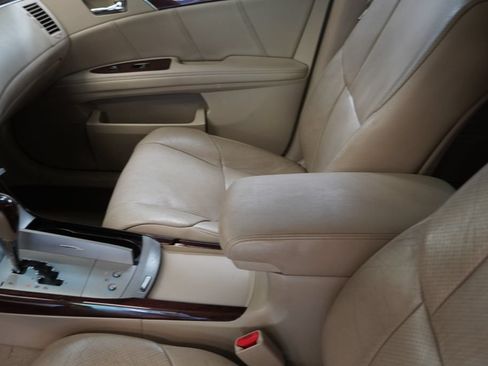 Used 2010 Toyota Avalon Limited FWD image 8