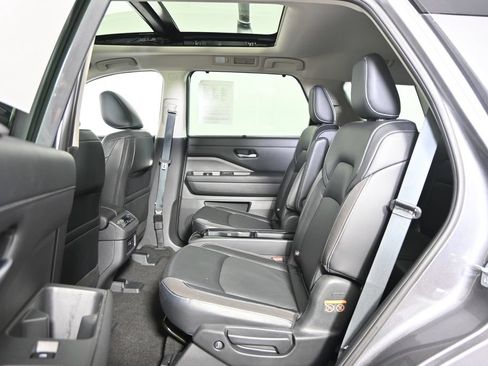 Used 2024 Nissan Pathfinder SL w/ SL Premium Package AWD/4WD image 18