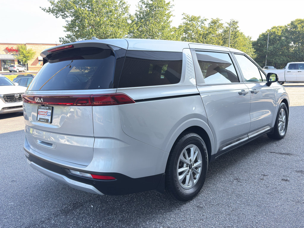 Used 2023 Kia Carnival LX FWD image 6