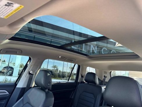 Used 2021 Volkswagen Atlas SEL Premium image 34