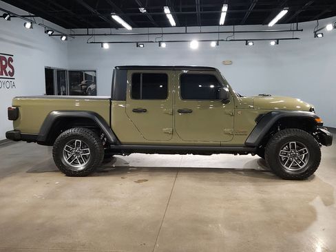 Used 2025 Jeep Gladiator Mojave w/ Convenience Group image 8