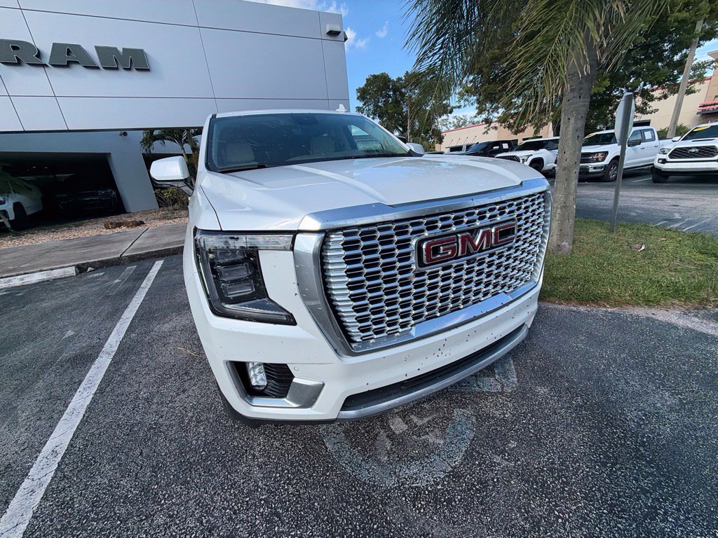 Used 2024 GMC Yukon XL Denali w/ Advanced Technology Package AWD/4WD image 7