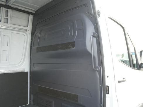 Used 2025 Mercedes-Benz Sprinter 2500 image 9