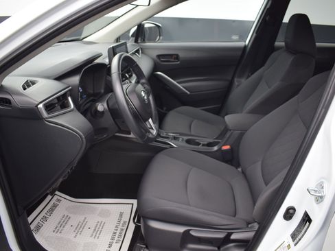 Used 2022 Toyota Corolla Cross LE image 13