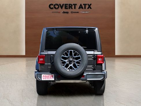 Used 2025 Jeep Wrangler Unlimited Sahara AWD/4WD image 4