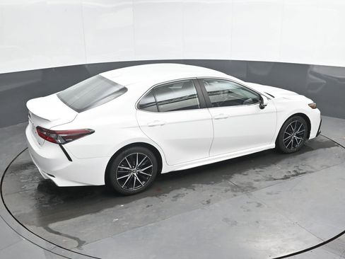 Used 2021 Toyota Camry SE w/ Carpet Mat Package (TMS) image 32