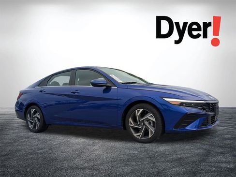 Used 2025 Hyundai Elantra SEL image 1