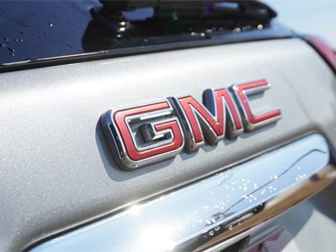 Used 2024 GMC Terrain SLE image 12