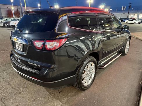 Used 2015 Chevrolet Traverse LT w/ Style and Technology Package image 5