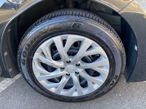 Used 2018 Toyota Corolla LE image 20