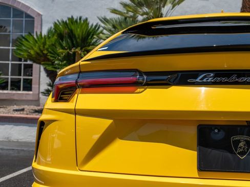 Used 2021 Lamborghini Urus AWD/4WD image 39