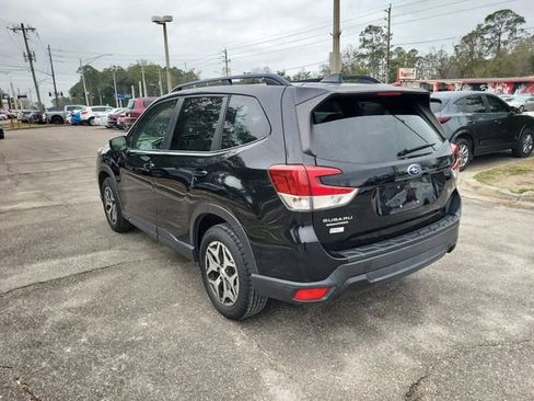 Used 2019 Subaru Forester Premium image 3