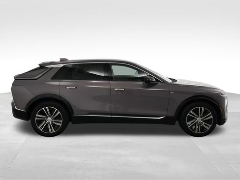 Used 2024 Cadillac Lyriq Luxury AWD/4WD image 7
