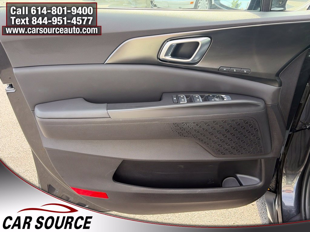 Used 2026 Kia Carnival SX w/ SX Dark Edition Package FWD image 17