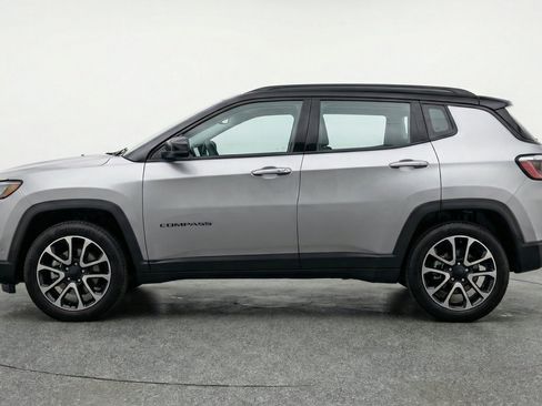 Used 2025 Jeep Compass Limited AWD/4WD image 5