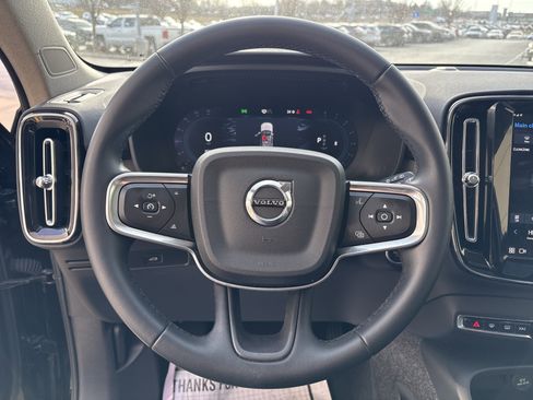 Used 2025 Volvo XC40 B5 Core image 18