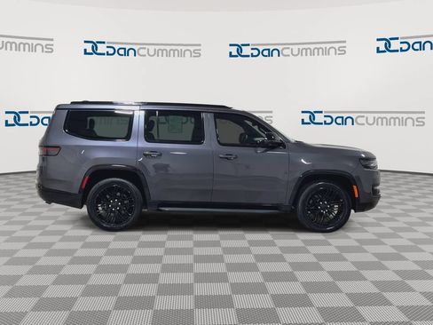 Used 2023 Jeep Wagoneer Series II AWD/4WD image 2