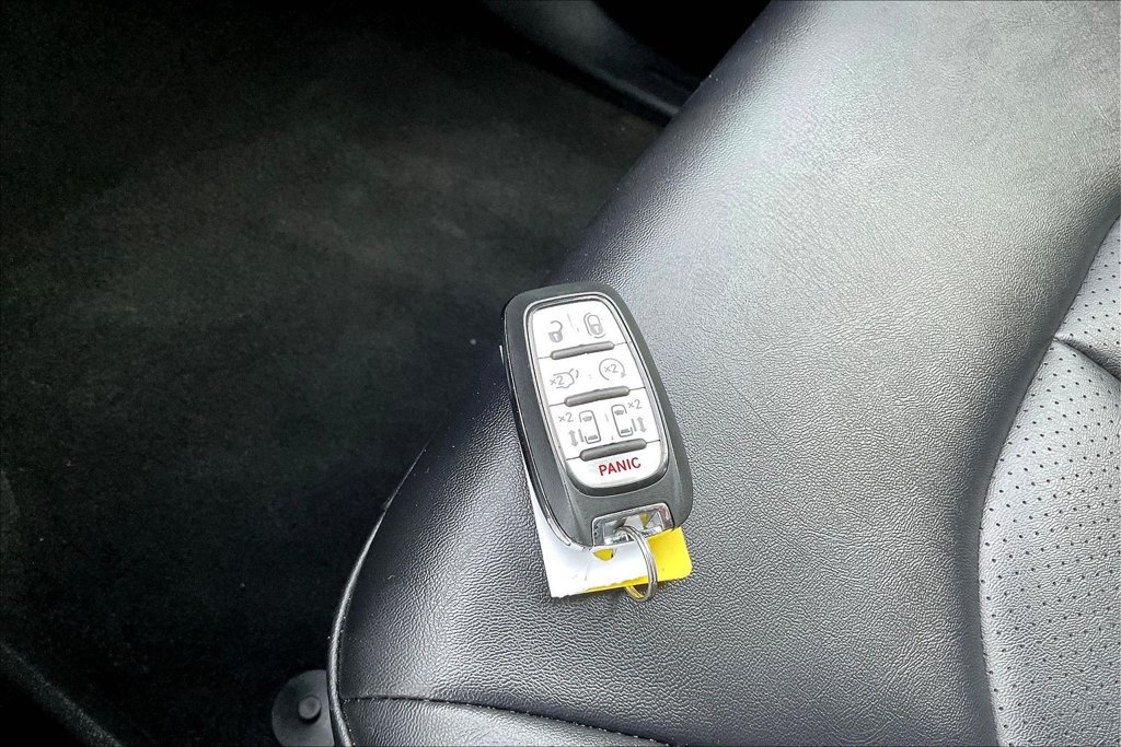 Used 2026 Chrysler Pacifica Select FWD image 29