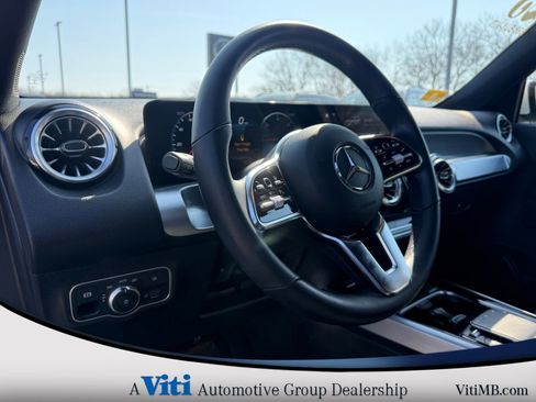 Used 2023 Mercedes-Benz EQB 300 4MATIC image 17