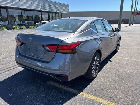 Used 2025 Nissan Altima 2.5 SV FWD image 5