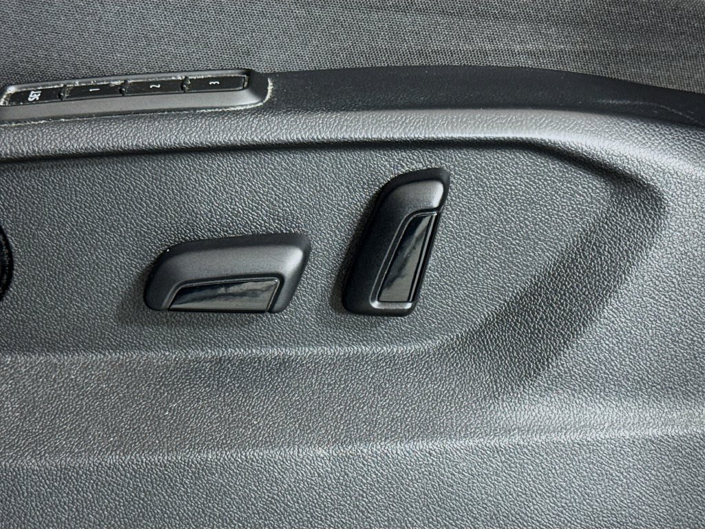 Used 2022 Volkswagen Atlas SEL Premium AWD/4WD image 17