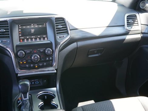 Used 2020 Jeep Grand Cherokee Laredo w/ Security & Convenience Group AWD/4WD image 25