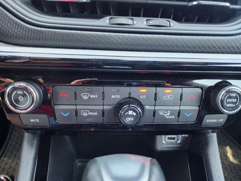 Used 2025 Jeep Compass Trailhawk AWD/4WD image 23