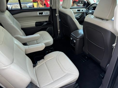 Used 2020 Ford Explorer Platinum w/ Premium Technology Package AWD/4WD image 33