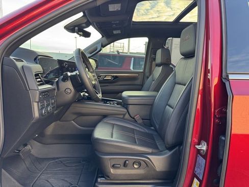 Used 2025 Chevrolet Suburban High Country image 18