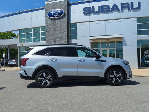 Used 2021 Kia Sorento S w/ Panoramic Sunroof Package FWD image 8