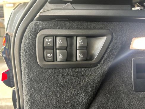 Used 2024 BMW X7 xDrive40i w/ M Sport Package AWD/4WD image 40