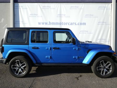 Used 2024 Jeep Wrangler Unlimited w/ Convenience Group AWD/4WD image 7