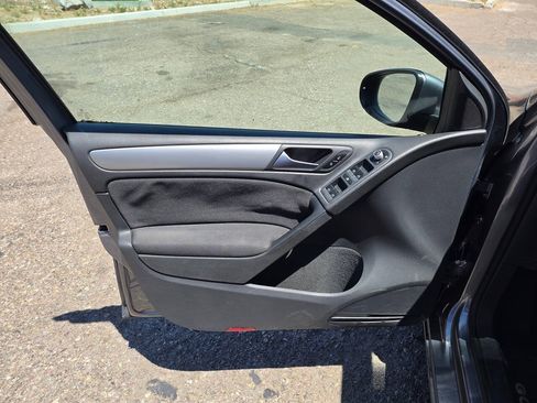 Used 2012 Volkswagen Golf 4-Door FWD image 20
