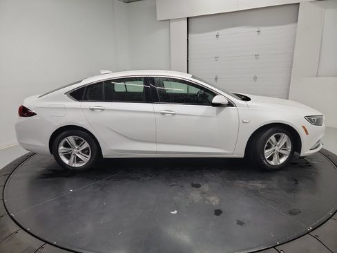 Used 2019 Buick Regal Preferred w/ Sights and Sounds Package FWD image 11