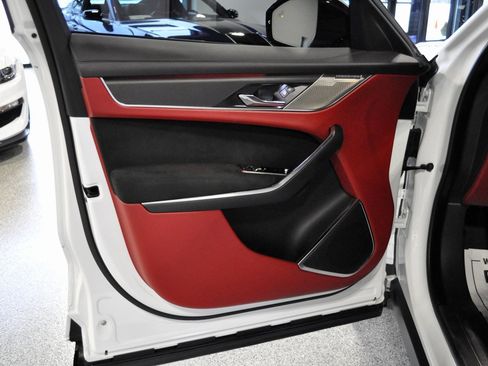 Used 2022 Jaguar F-PACE SVR image 28