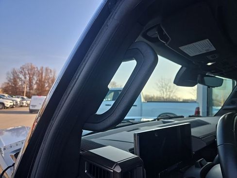 Used 2025 GMC Hummer EV 3X image 43