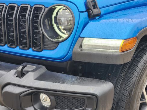 Used 2024 Jeep Wrangler Sahara w/ Technology Group image 9