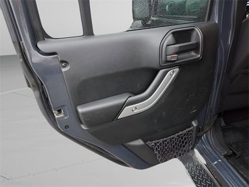 Used 2016 Jeep Wrangler Unlimited Sahara w/ Connectivity Group image 7