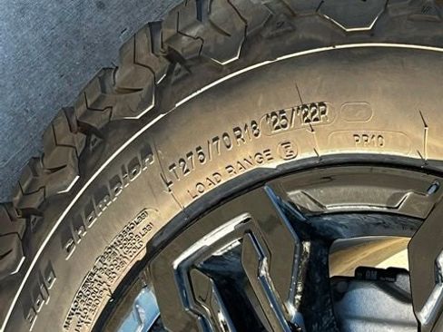 Used 2022 Chevrolet Silverado 1500 ZR2 w/ Technology Package image 7