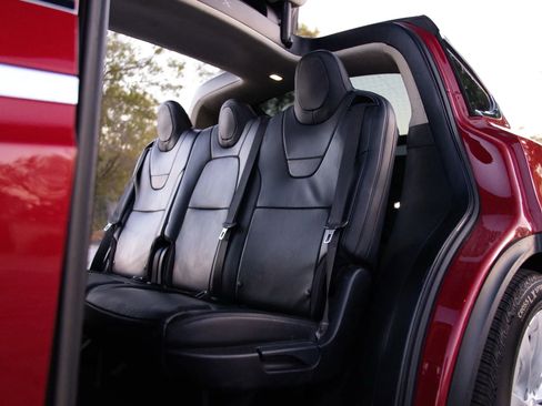 Used 2017 Tesla Model X 75D image 34