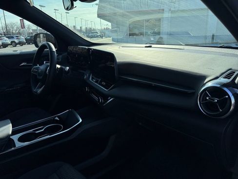 Used 2025 Chevrolet Equinox LT image 18