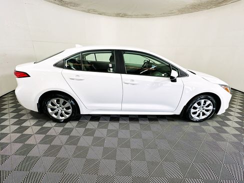 Used 2024 Toyota Corolla LE FWD image 2