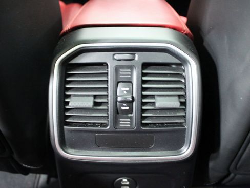 Used 2021 Porsche Macan image 37