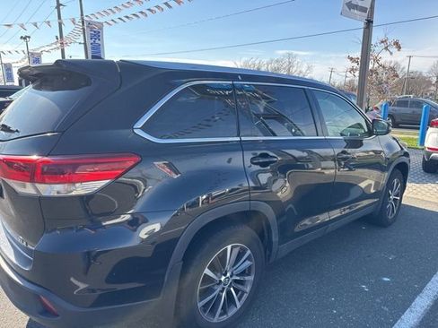 Used 2019 Toyota Highlander XLE image 3
